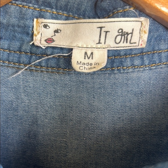 It Girl by Forever 21 Denim Button Down Shirt Women’s Size M Blue Long Sleeve - Picture 2 of 8